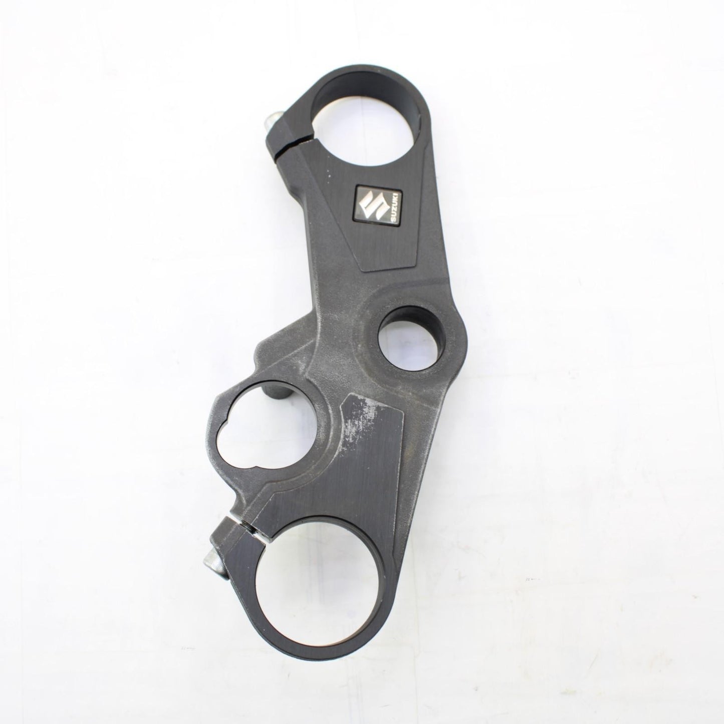 2017 - 2025 SUZUKI GSXR 1000 R TRIPLE TREE CLAMP UPPER FORK BLACK STOCK OEM