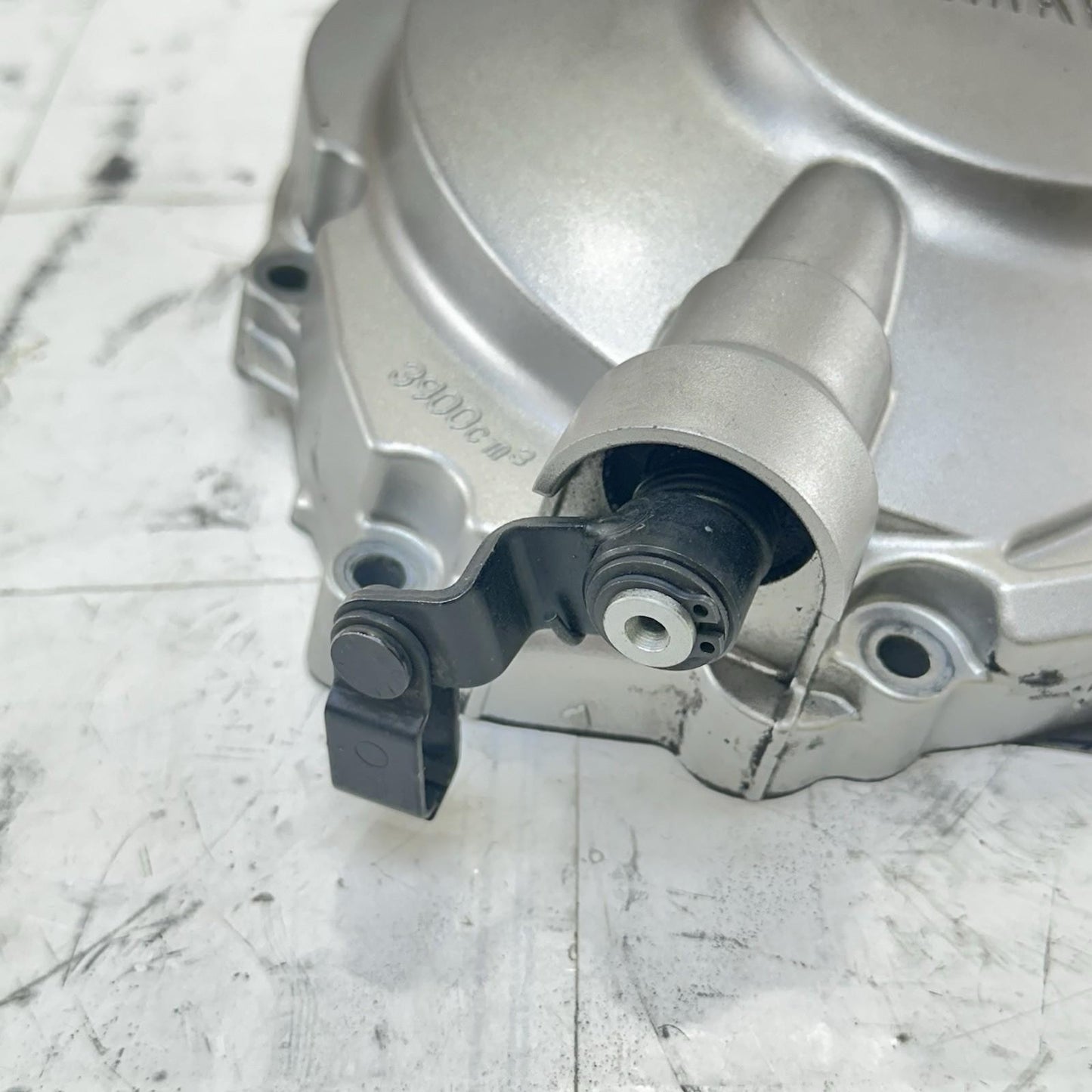 2016 - 2019 YAMAHA YZF R1 CLUTCH COVER SIDE ENGINE MOTOR TRIM PANEL BOLTS STOCK