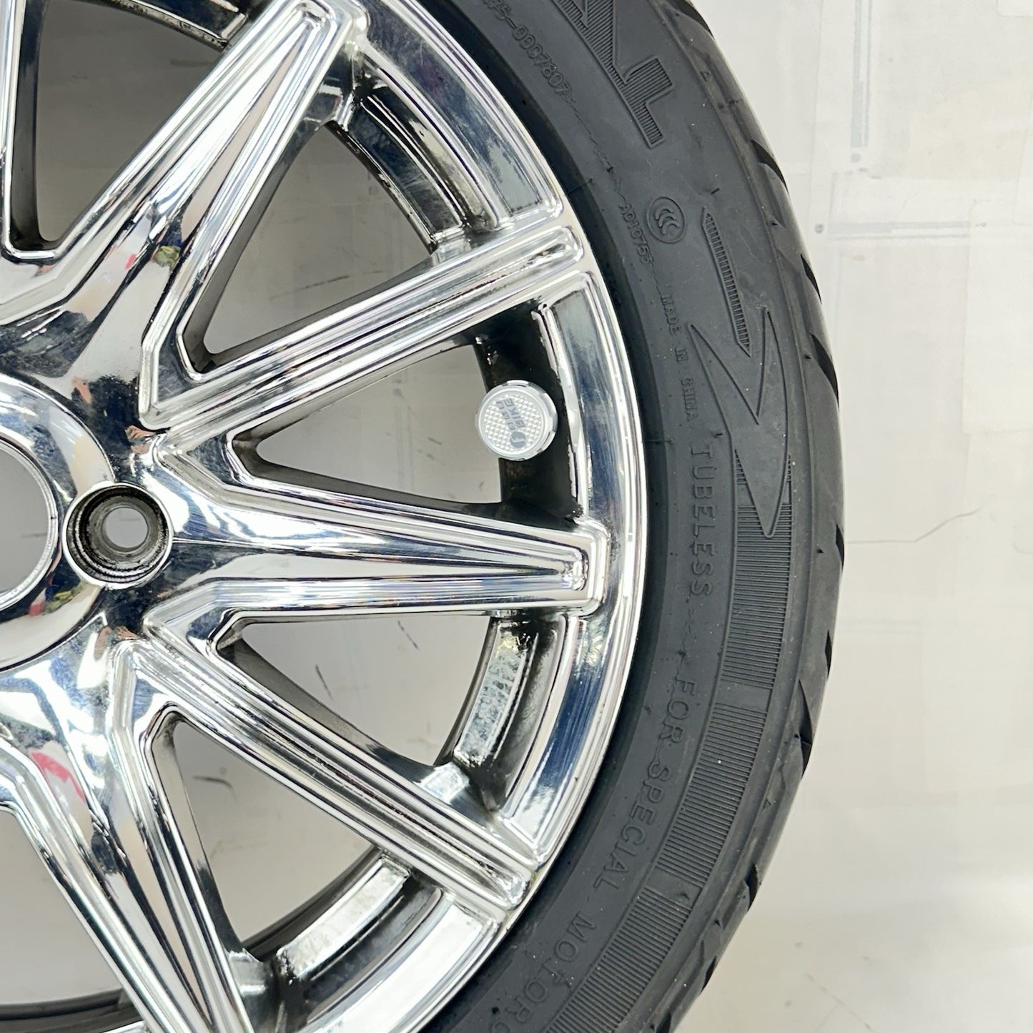 2016 CAN-AM SPYDER RT FRONT WHEEL RIM TIRE RUBBER SILVER CHROME STOCK