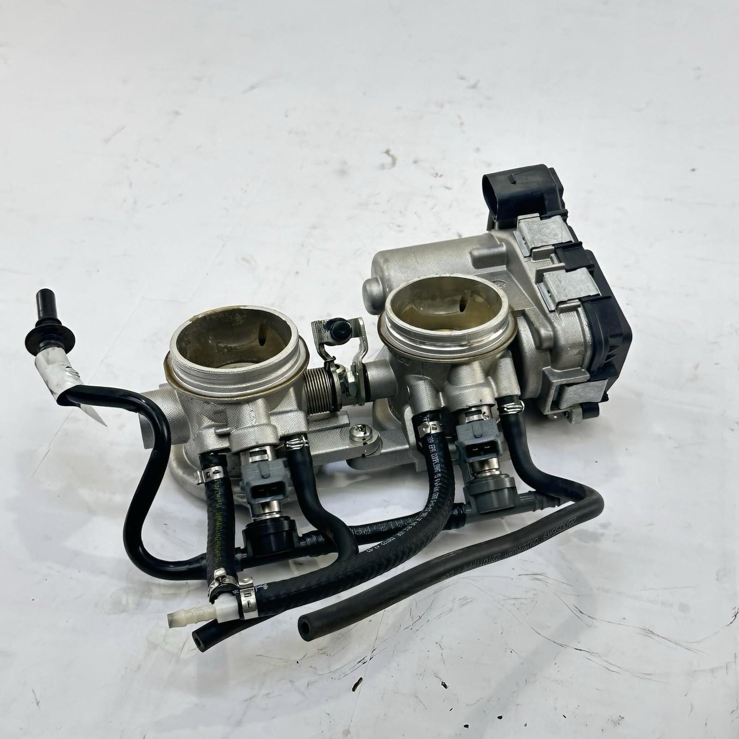 2021 - 2026 APRILIA RS 660 THROTTLE BODY FUEL INJECTORS LINES TUBES STOCK
