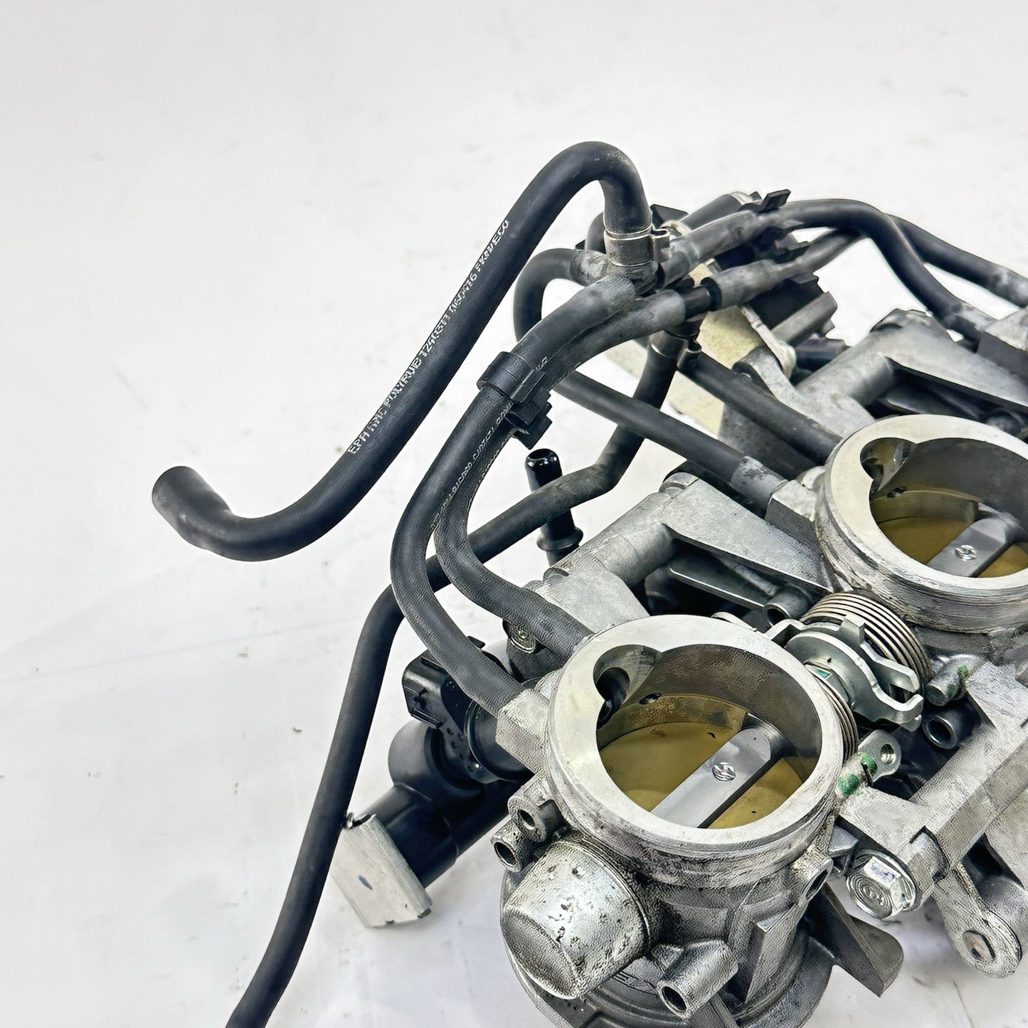 2013 - 2017 TRIUMPH DAYTONA 675RN THROTTLE BODY FUEL INJECTORS RAILING STOCK