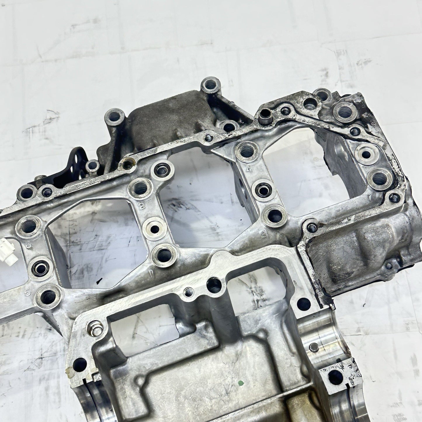 2007 - 2008 SUZUKI GSXR 1000 CRANK CASE UPPER BLOCK ENGINE MOTOR SILVER STOCK