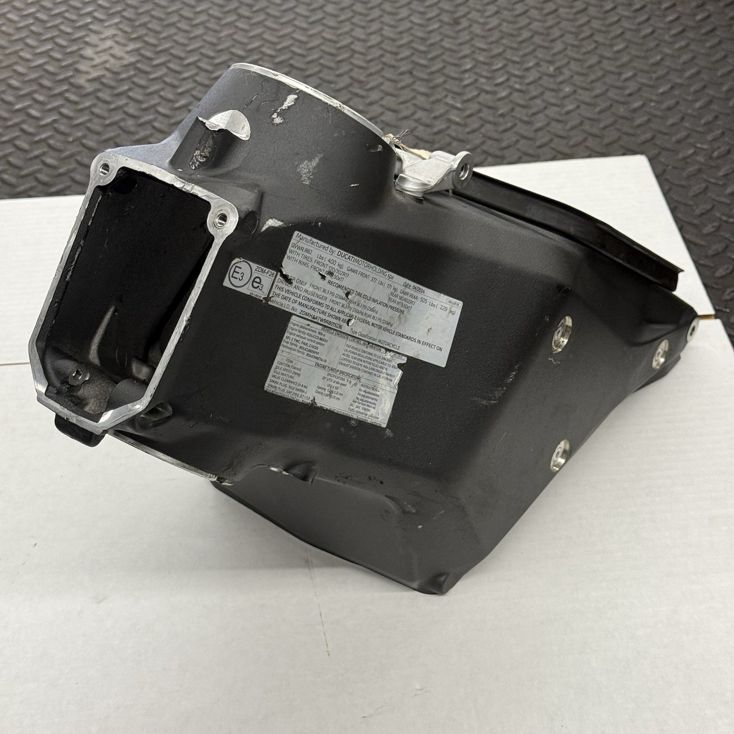 2020 - 2024 DUCATI PANIGALE V2 FRAME MAIN CHASSIS BLACK STRAIGHT BLACK STOCK