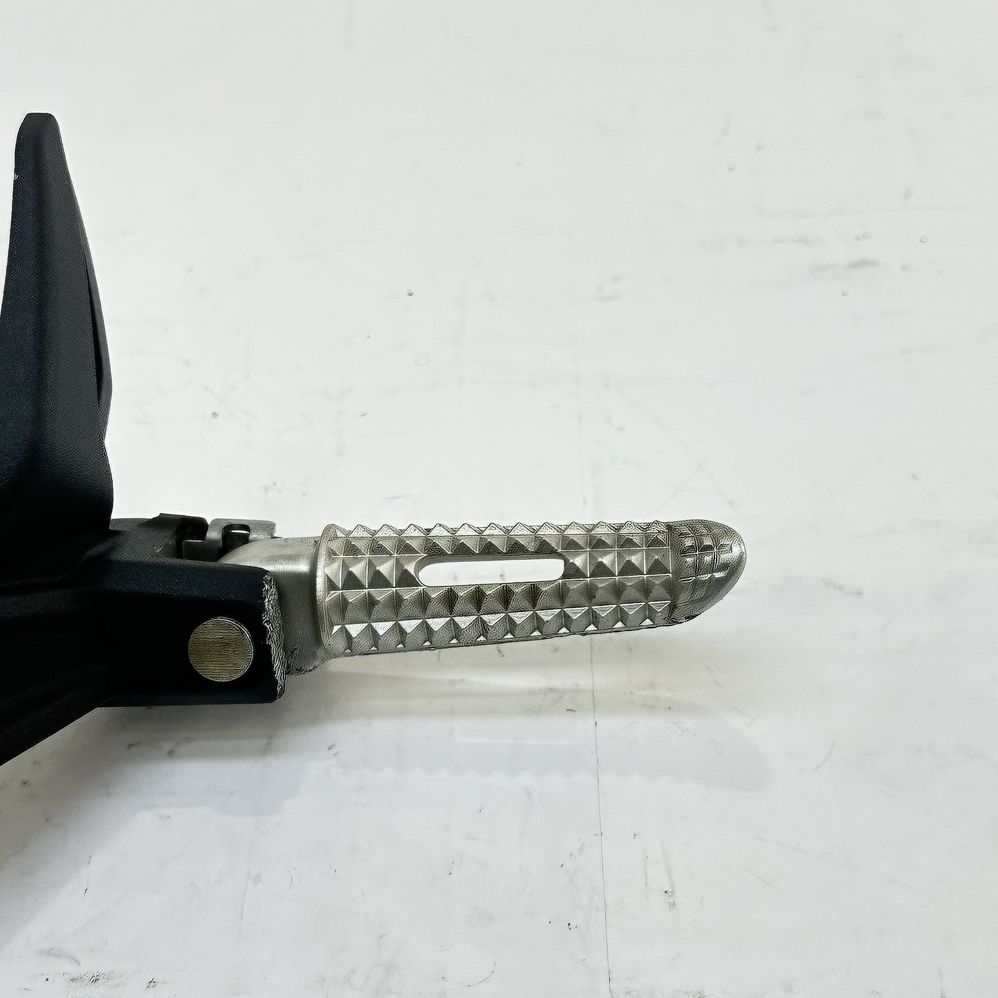 2013 - 2017 TRIUMPH DAYTONA 675R PASSENGER PEGS REAR FOOT REST LEFT RIGHT SET