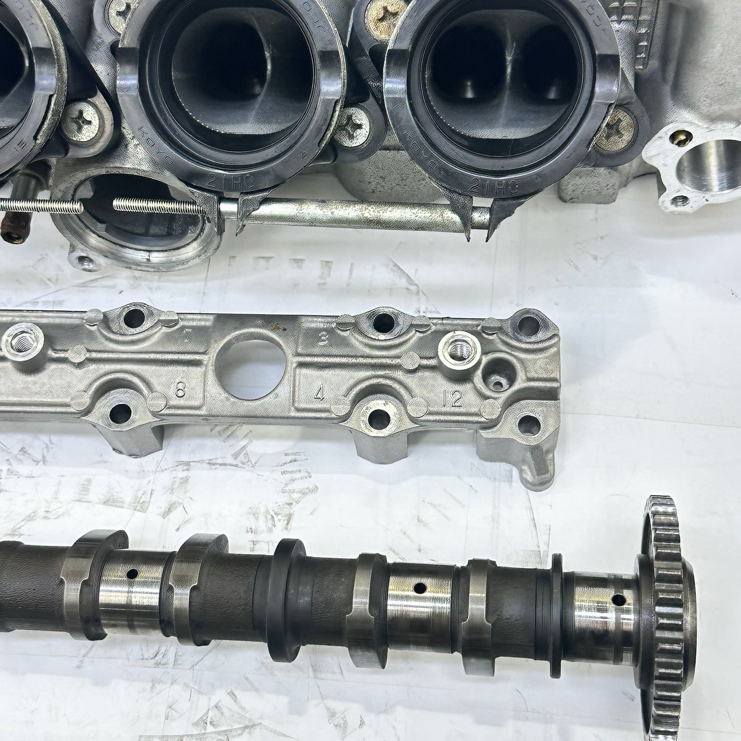 2007 - 2008 SUZUKI GSXR 1000 CYLINDER HEAD TOP END ENGINE VALVE COVER CAMSHAFT