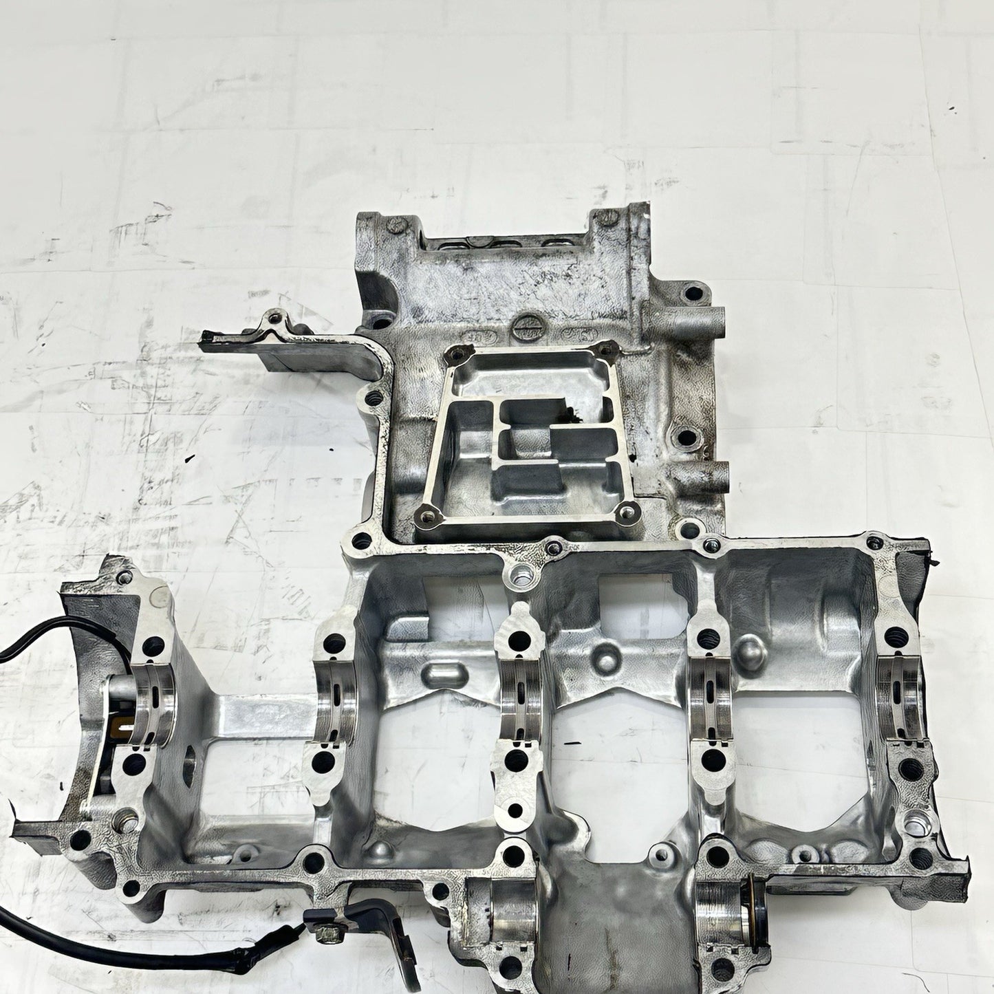 2007 - 2008 SUZUKI GSXR 1000 CRANK CASE UPPER BLOCK ENGINE MOTOR SILVER STOCK