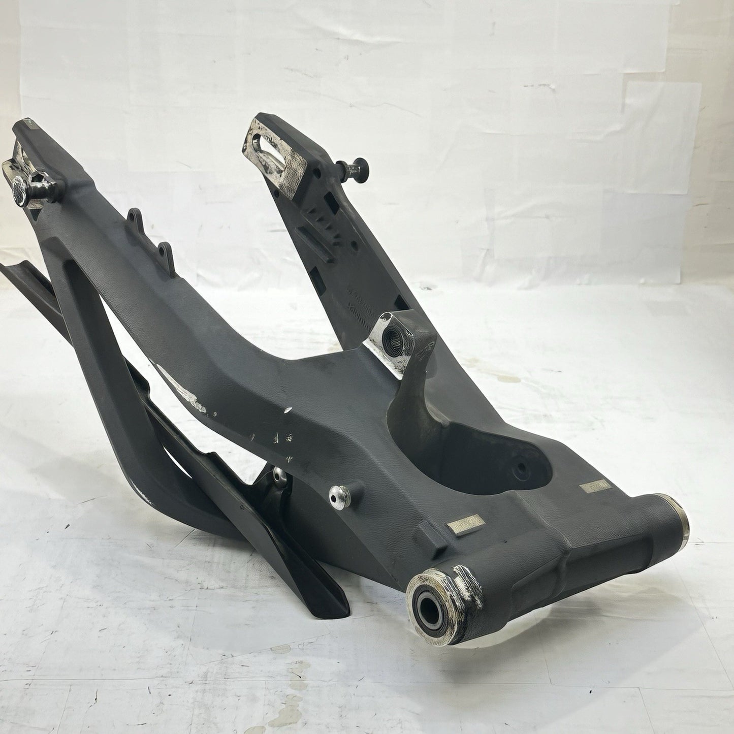 2013 - 2017 TRIUMPH DAYTONA 675R SWINGARM REAR SHOCK BACK WHEEL FRAME BLACK