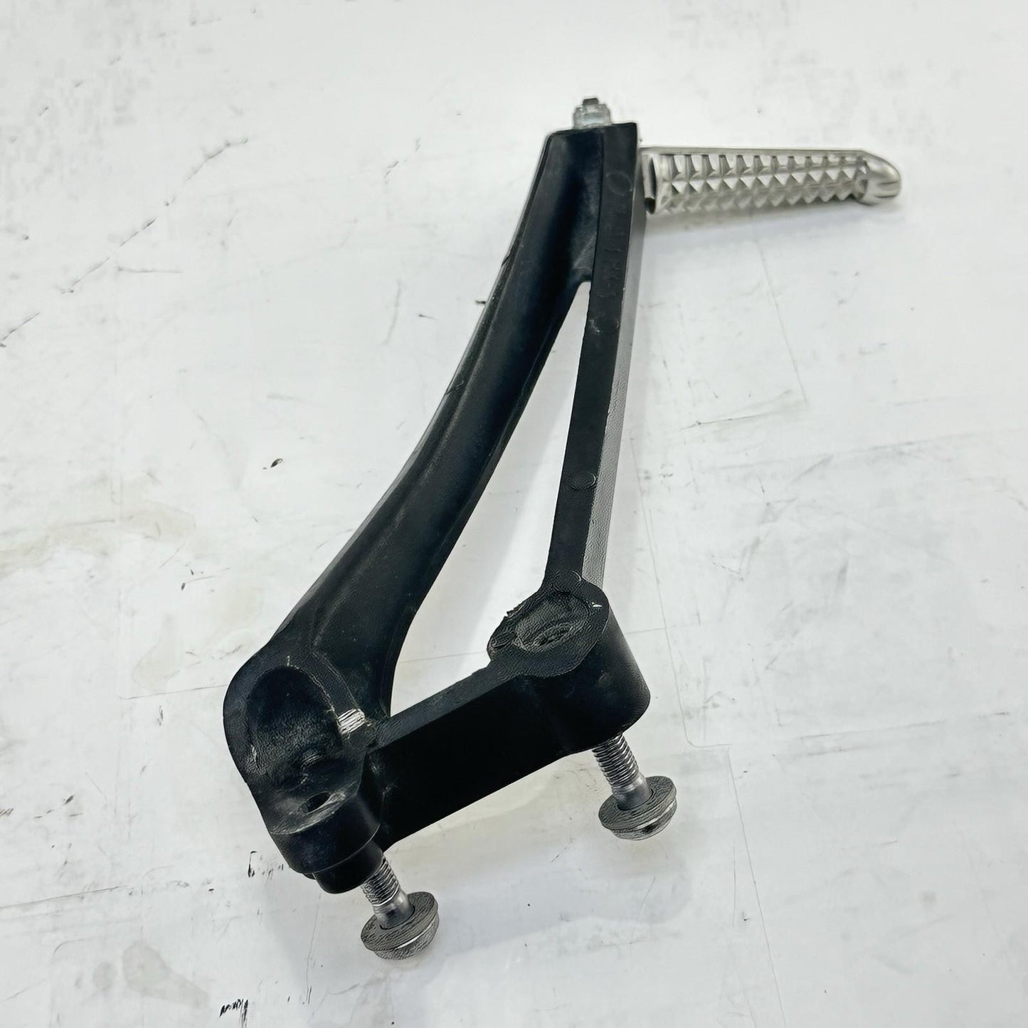 2009 - 2011 YAMAHA YZF R1 PASSENGER PEGS REAR FOOT REST LEFT RIGHT SET PAIR