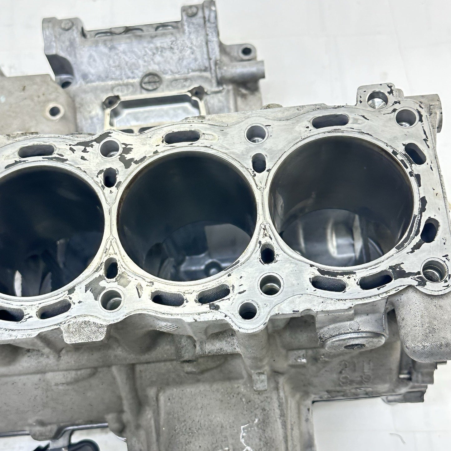 2007 - 2008 SUZUKI GSXR 1000 CRANK CASE UPPER BLOCK ENGINE MOTOR SILVER STOCK