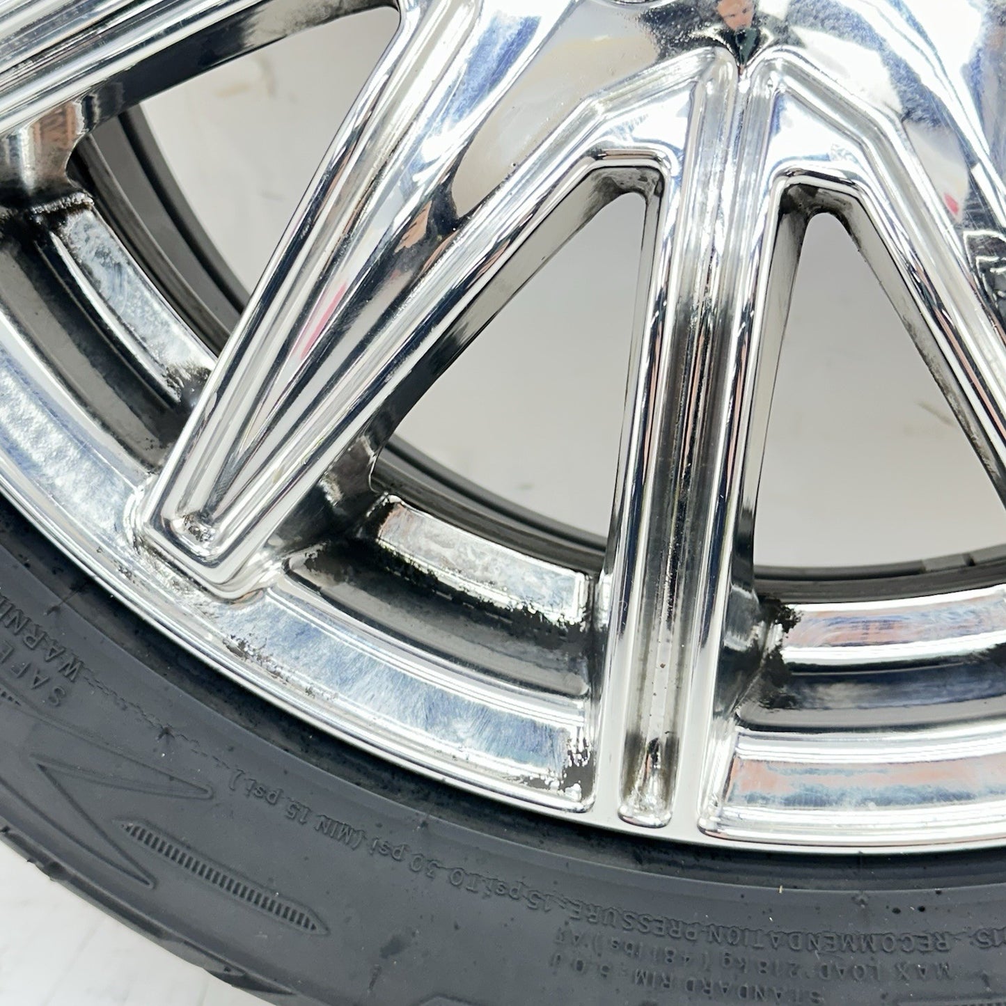 2016 CAN-AM SPYDER RT FRONT WHEEL RIM TIRE RUBBER SILVER CHROME STOCK