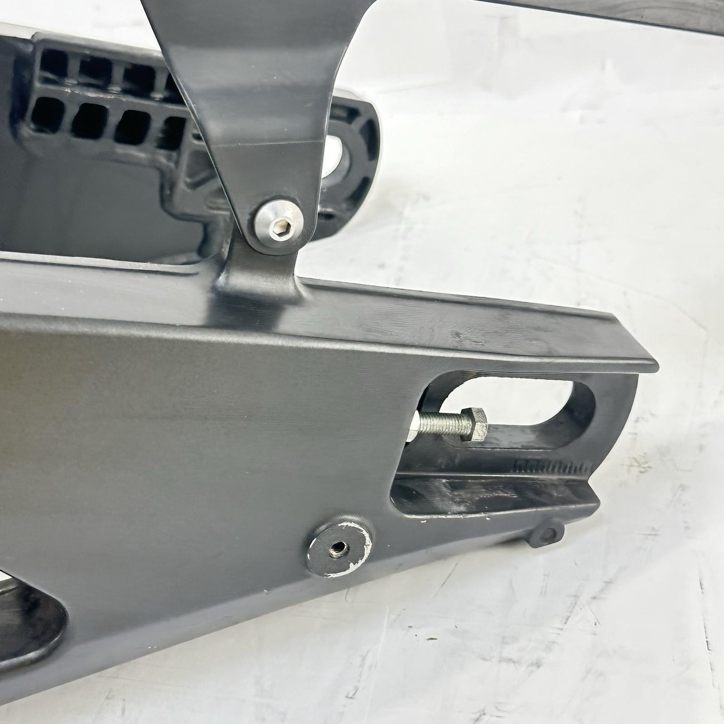 2009 - 2011 YAMAHA YZF R1 SWINGARM REAR SHOCK BACK WHEEL FRAME BLACK STOCK
