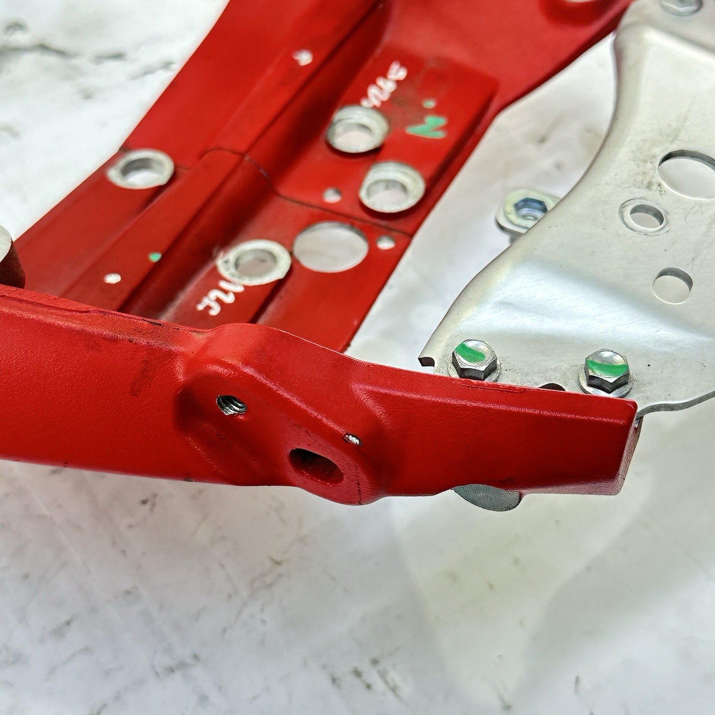 2013 - 2017 TRIUMPH DAYTONA 675R SUBFRAME REAR UNDERTAIL BACK SEAT FRAME RED