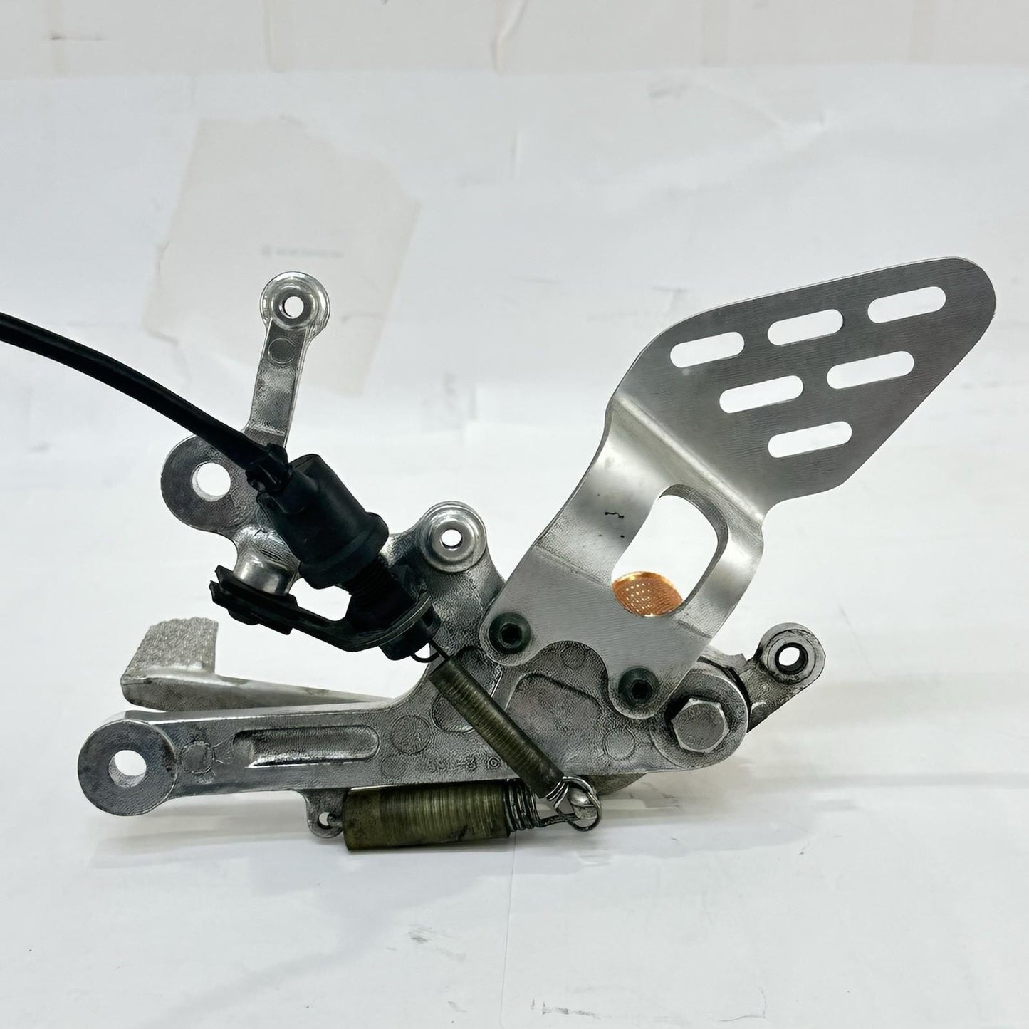 2003 - 2005 YAMAHA YZF R6 REAR SET BRAKE GEAR SHIFT PEDALS LEFT RIGHT PEGS