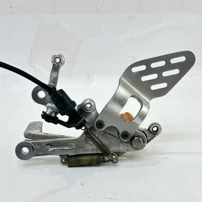 2003 - 2005 YAMAHA YZF R6 REAR SET BRAKE GEAR SHIFT PEDALS LEFT RIGHT PEGS