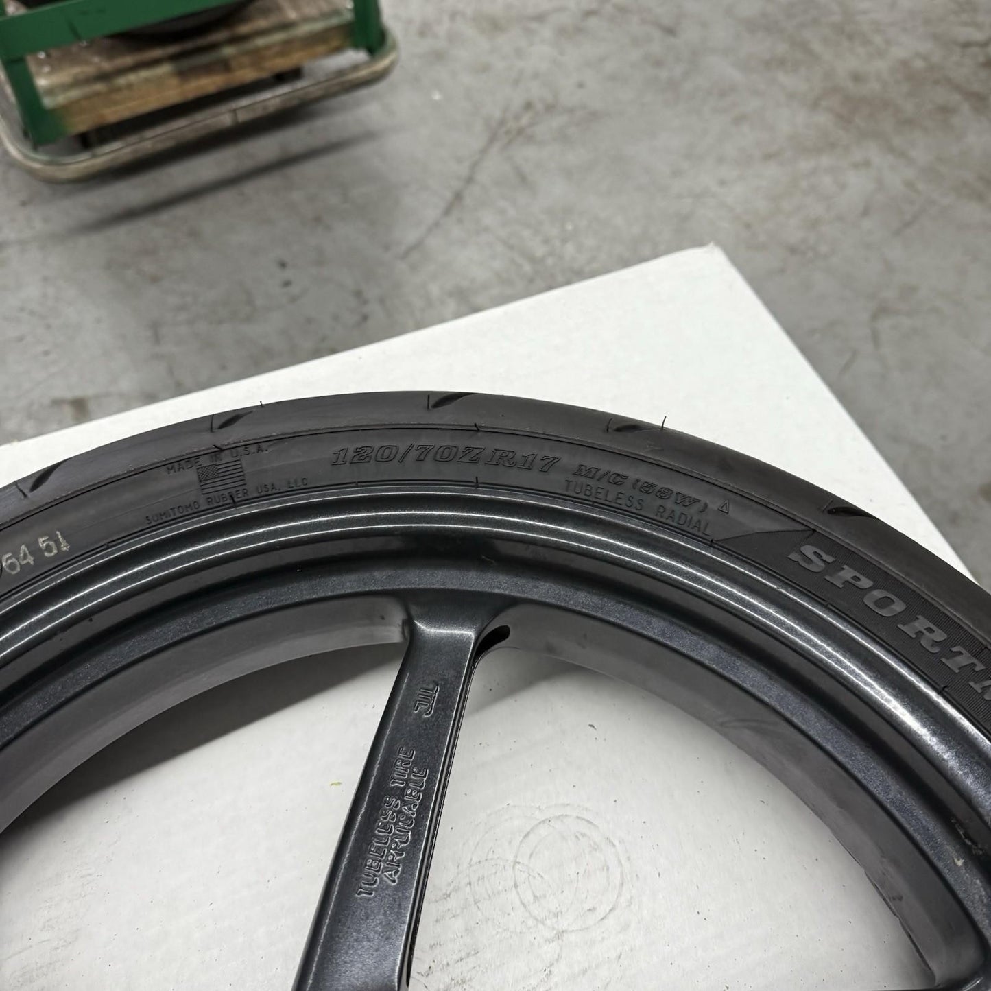 2001 - 2003 APRILIA RSV 1000 MILLE FRONT WHEEL RIM DUNLOP TIRE 120/70ZR17