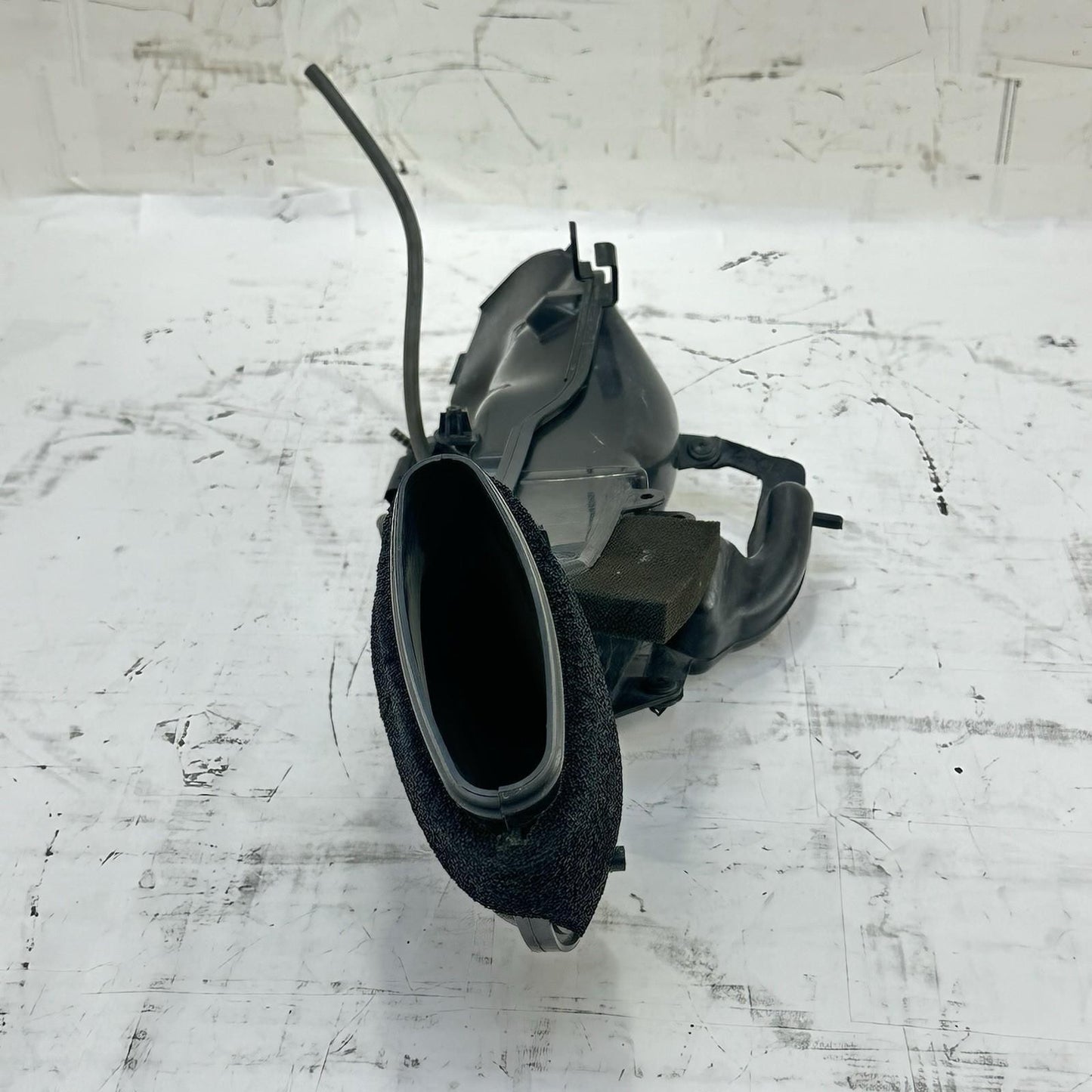 2012 - 2016 HONDA CBR1000RR LEFT SIDE AIR DUCT INTAKE TUBE PLASTIC LINE HOSE