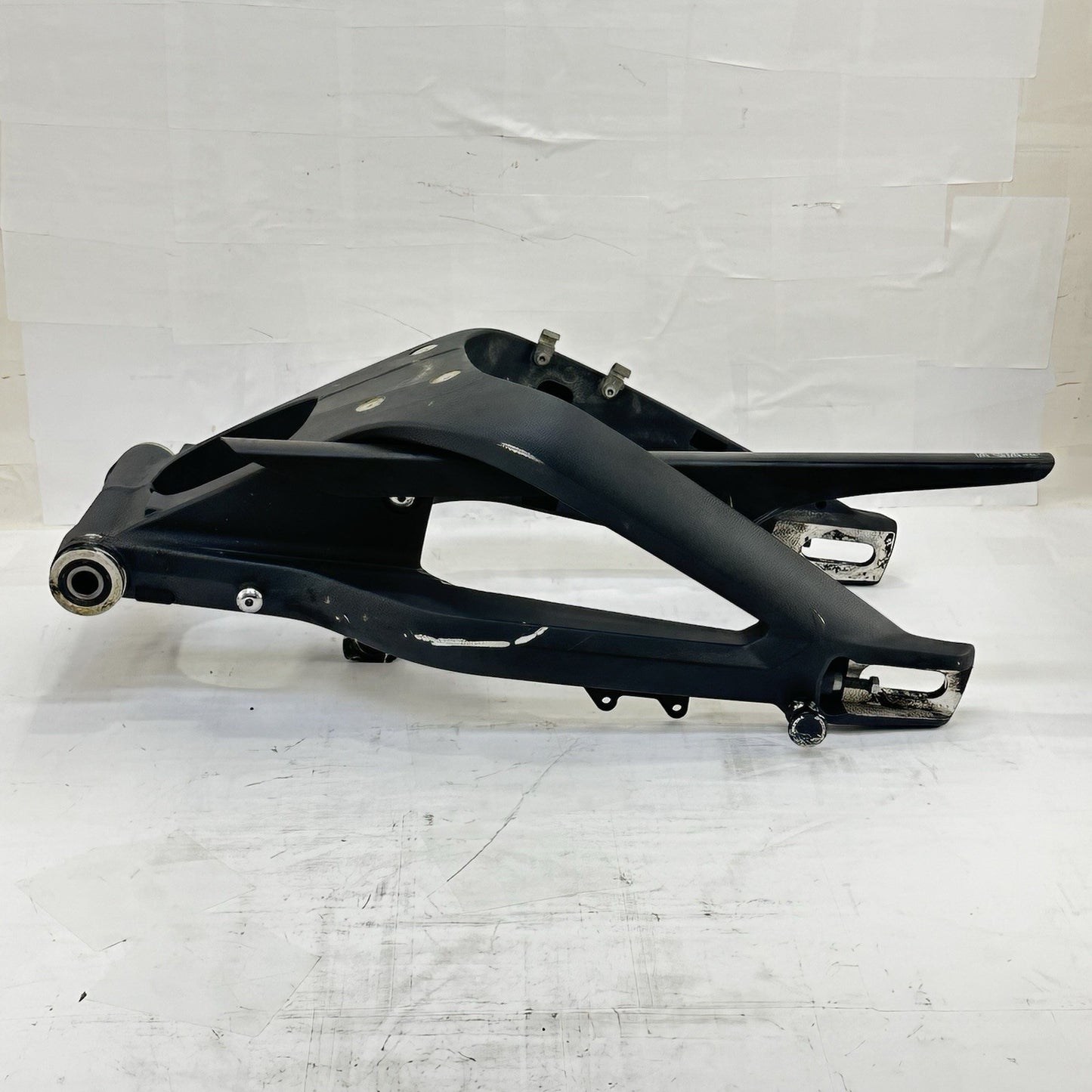 2013 - 2017 TRIUMPH DAYTONA 675R SWINGARM REAR SHOCK BACK WHEEL FRAME BLACK