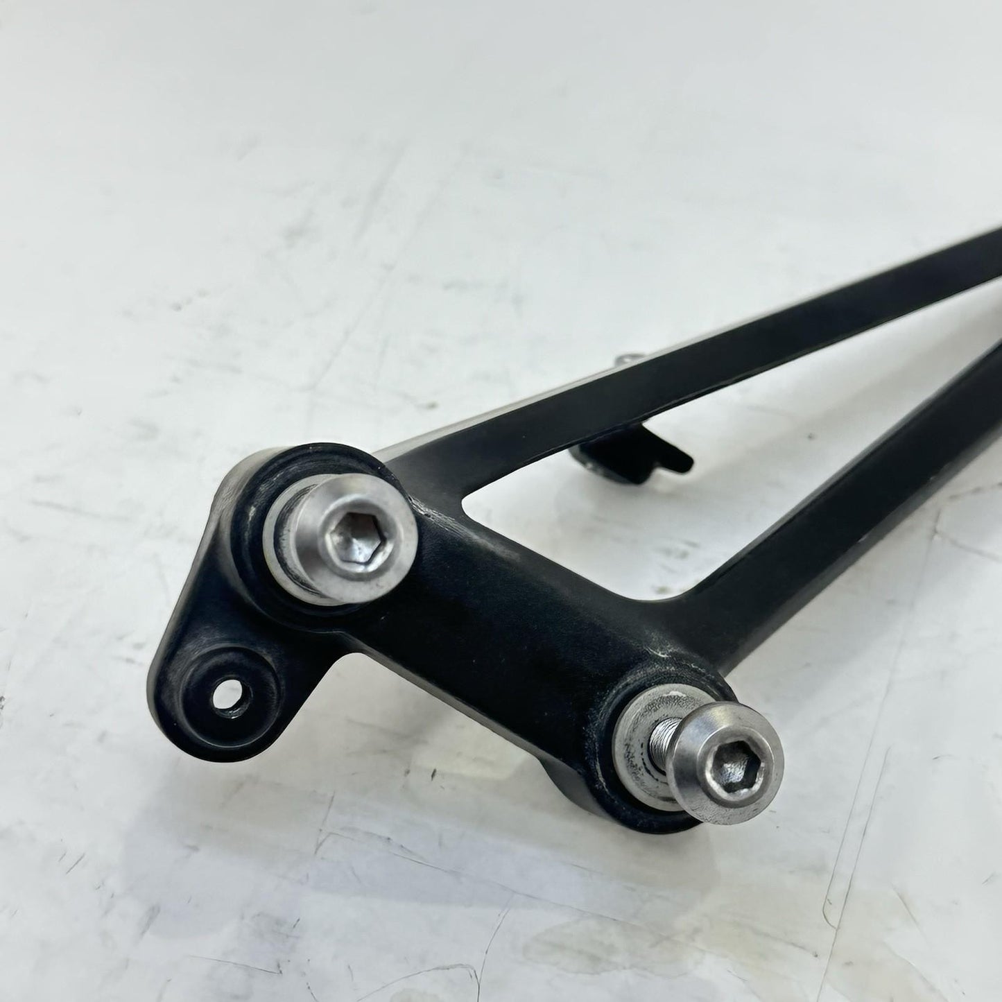 2009 - 2011 YAMAHA YZF R1 PASSENGER PEGS REAR FOOT REST LEFT RIGHT SET PAIR