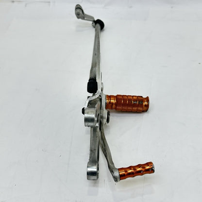 2003 - 2005 YAMAHA YZF R6 REAR SET BRAKE GEAR SHIFT PEDALS LEFT RIGHT PEGS