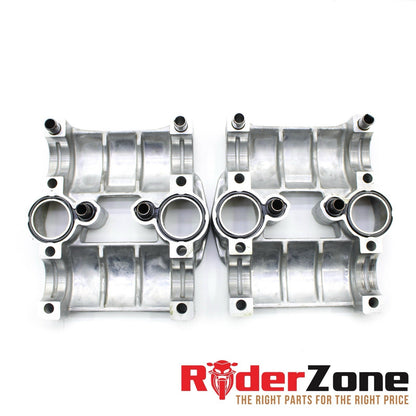 2006 2007 HONDA CBR1000RR CYLINDER HEAD CAMSHAFTS VALVE COVER BRACKET MOUNT