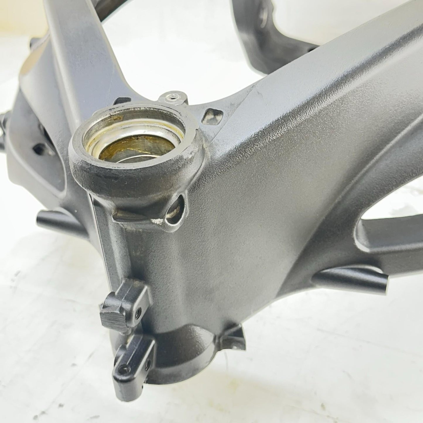 2009 - 2014 YAMAHA YZF R1 MAIN FRAME BODY CHASSIS BLACK