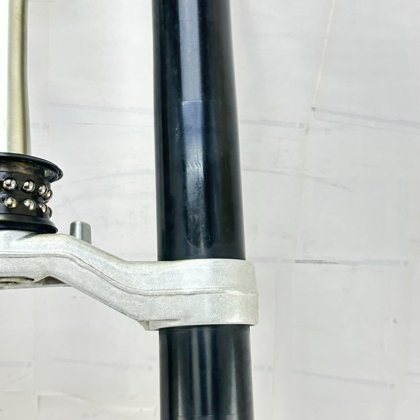 2003 - 2005 YAMAHA YZF R6 FORKS FRONT SUSPENSION ABSORBERS TRIPLE TREE STRAIGHT