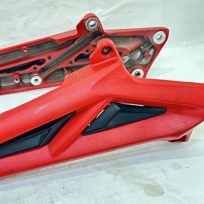 2013 - 2017 TRIUMPH DAYTONA 675R SUBFRAME REAR UNDERTAIL BACK SEAT FRAME RED