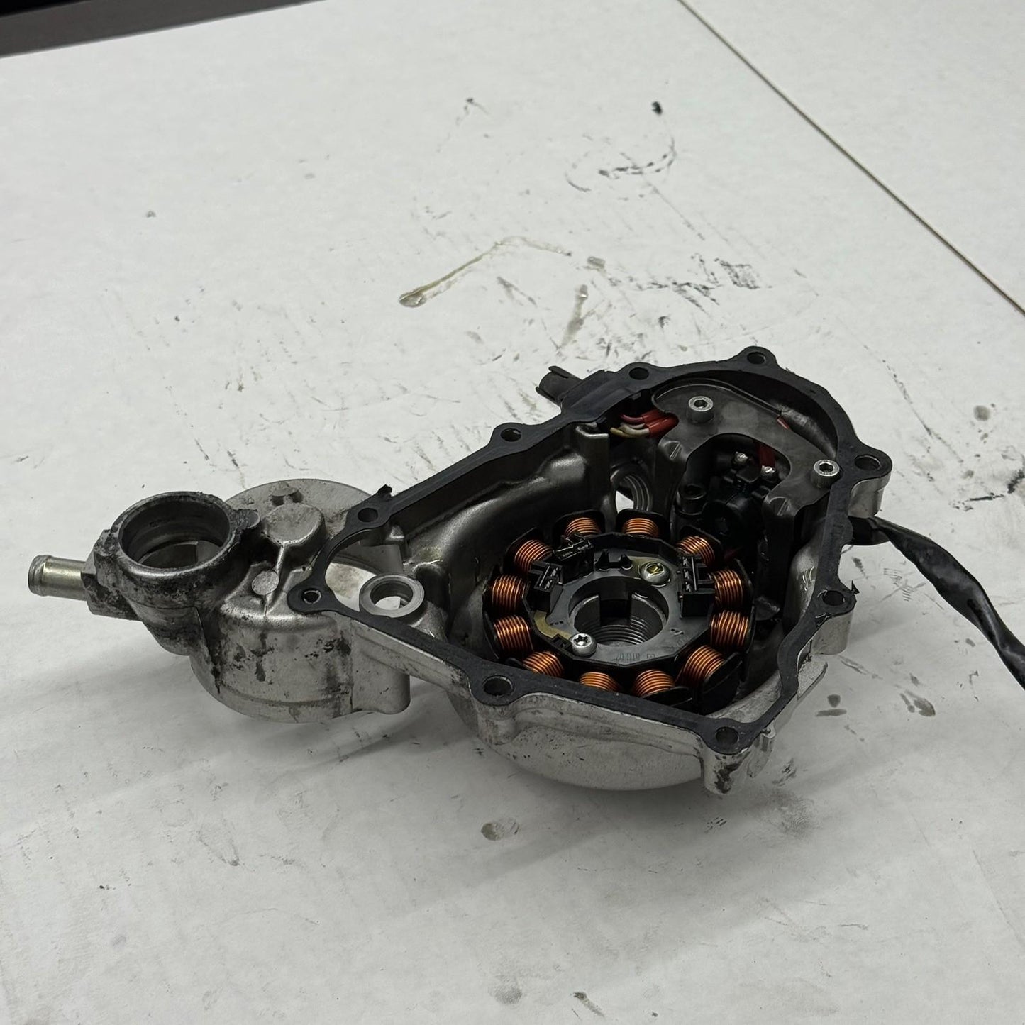 2004 - 2009 YAMAHA YFZ 450 STATOR GENERATOR W/ COVERS STOCK SILVER
