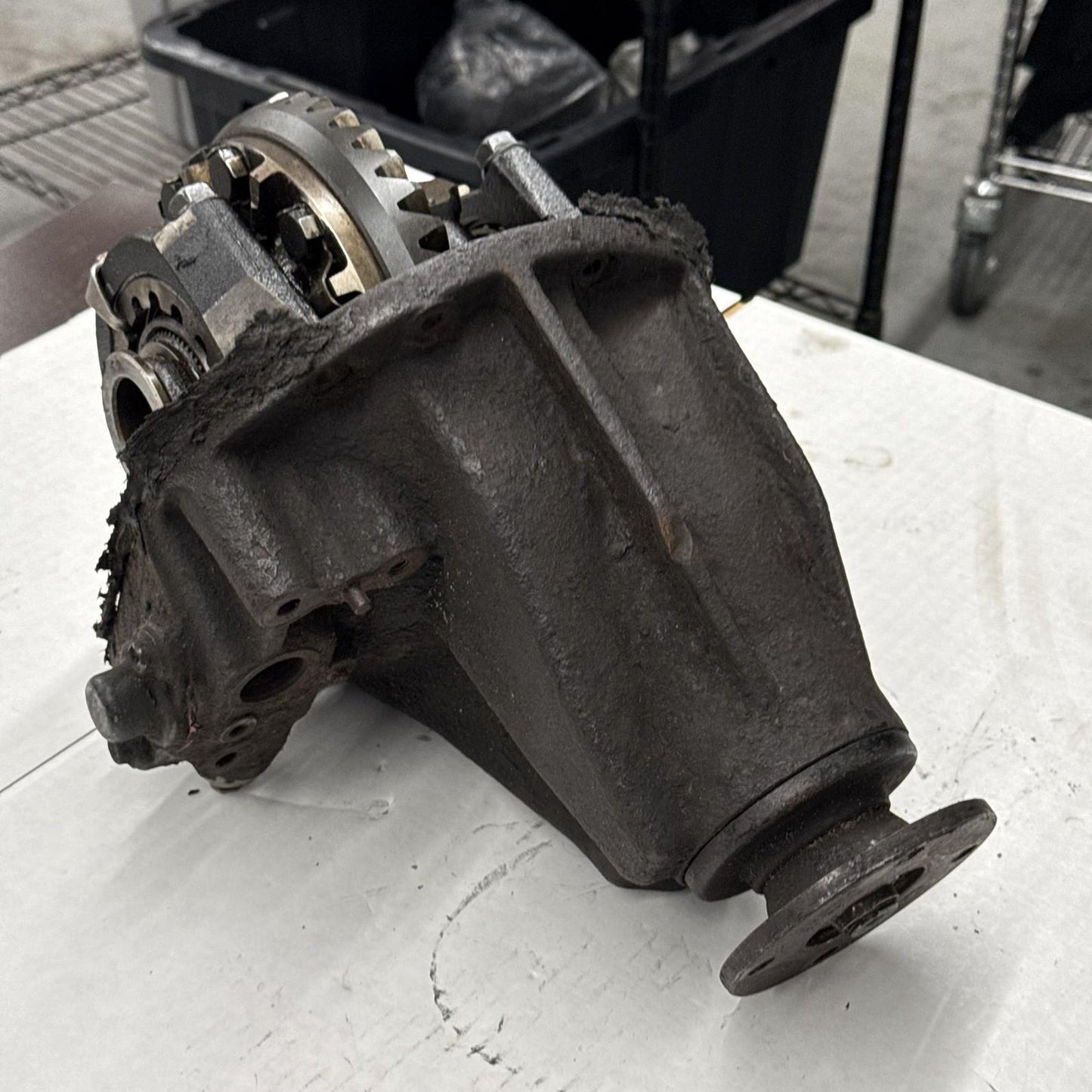 1995 - 2004 Toyota Tacoma REAR Differential Carrier B03A E LOCKER *NO SERVO*