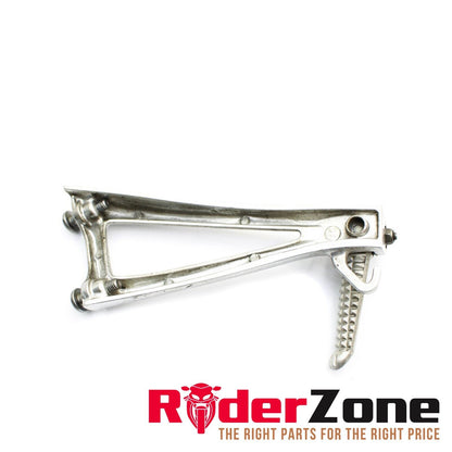 2003 - 2005 YAMAHA 06-09 R6S ESTRIBERAS TRASERAS IZQUIERDAS DEL PASAJERO PLATEADAS 5SL-27440-01-00 