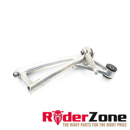 2003 - 2005 YAMAHA 06-09 R6S ESTRIBERAS TRASERAS IZQUIERDAS DEL PASAJERO PLATEADAS 5SL-27440-01-00 