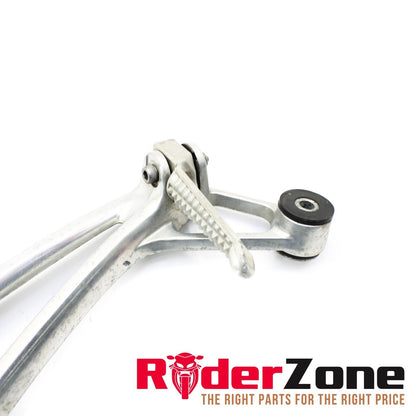 2003 - 2005 YAMAHA 06-09 R6S ESTRIBERAS TRASERAS IZQUIERDAS DEL PASAJERO PLATEADAS 5SL-27440-01-00 