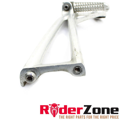 2003 - 2005 YAMAHA 06-09 R6S ESTRIBERAS TRASERAS IZQUIERDAS DEL PASAJERO PLATEADAS 5SL-27440-01-00 