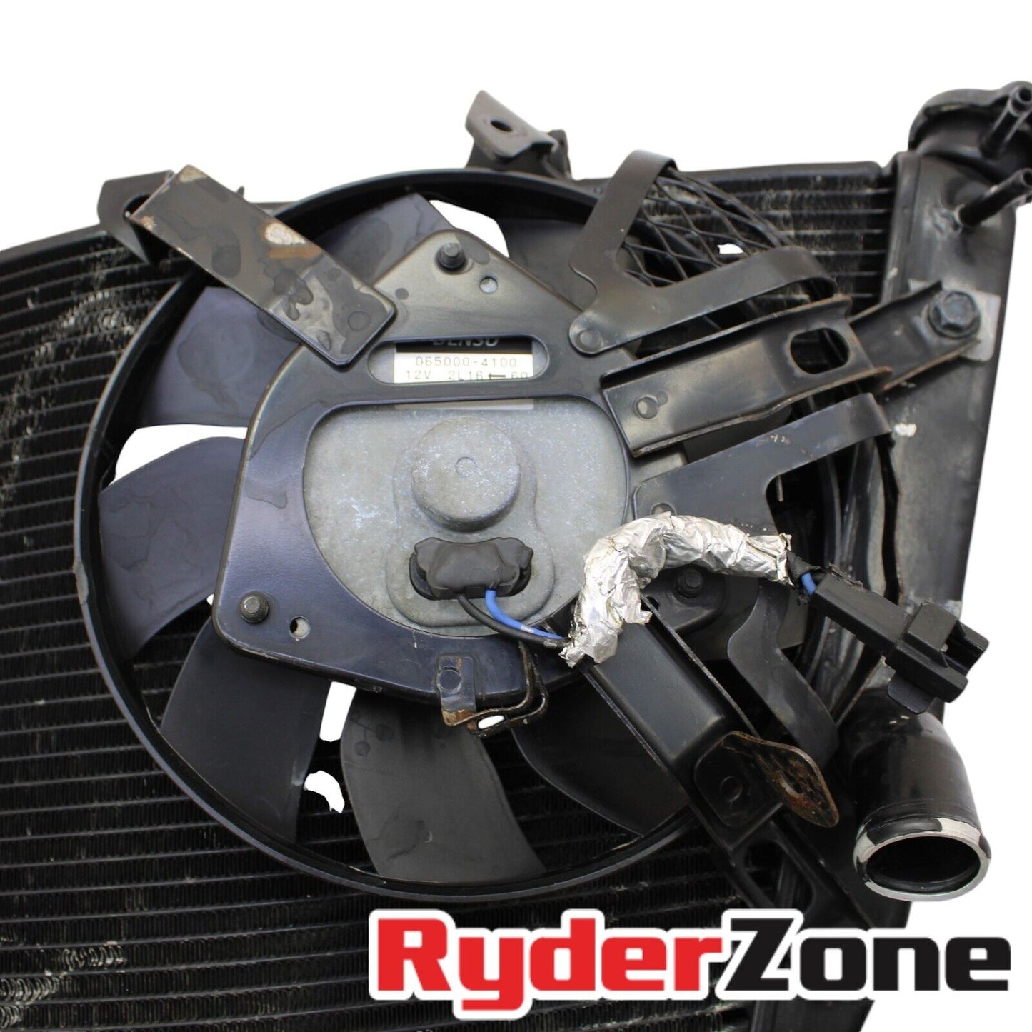 2009 - 2016 SUZUKI GSXR 1000 RADIATOR ENGINE COOLER MOTOR COOLING FAN *BENT*