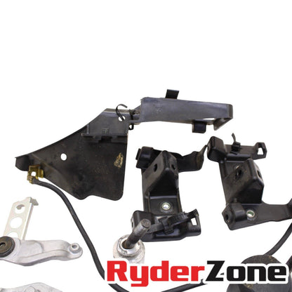 2006 - 2016 YAMAHA YZF R6 JUEGO DE PERNOS TORNILLERÍA ARANDELAS ESPACIADORES PLÁSTICOS SOPORTE 