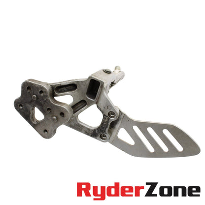 2006 2007 SUZUKI GSXR600 GSXR750 LEFT REARSET FOOTREST BRACKET SILVER HEEL GUARD