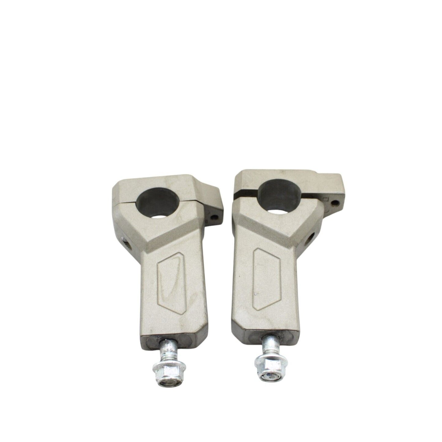 2014 - 2016 YAMAHA MT09 HANDLE BAR CLAMPS SILVER 2PP2484711