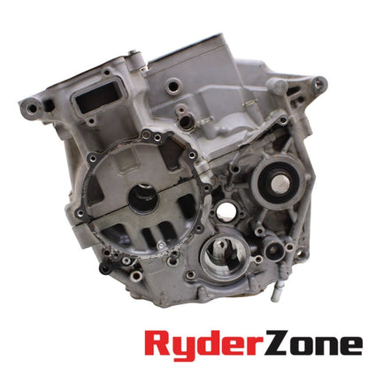2016 - 2018 KAWASAKI NINJA ZX10R CRANKCASE LOWER CYLINDERS JUGS *shipping*