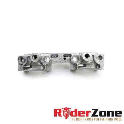 2006 2007 HONDA CBR1000RR CYLINDER HEAD CAMSHAFTS VALVE COVER BRACKET MOUNT