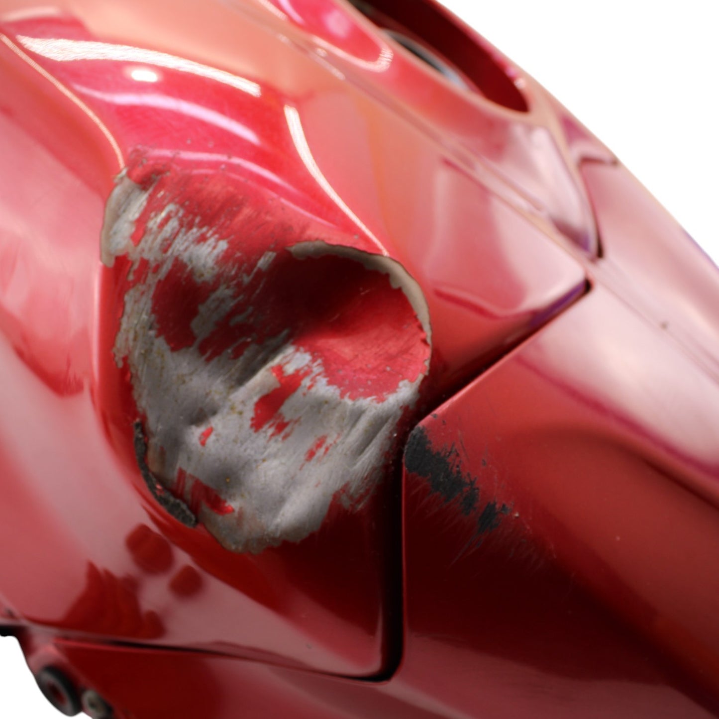 2004 - 2008 YAMAHA YZF R1 FUEL GAS TANK PETROL RESERVOIR RED STOCK *DENTED*