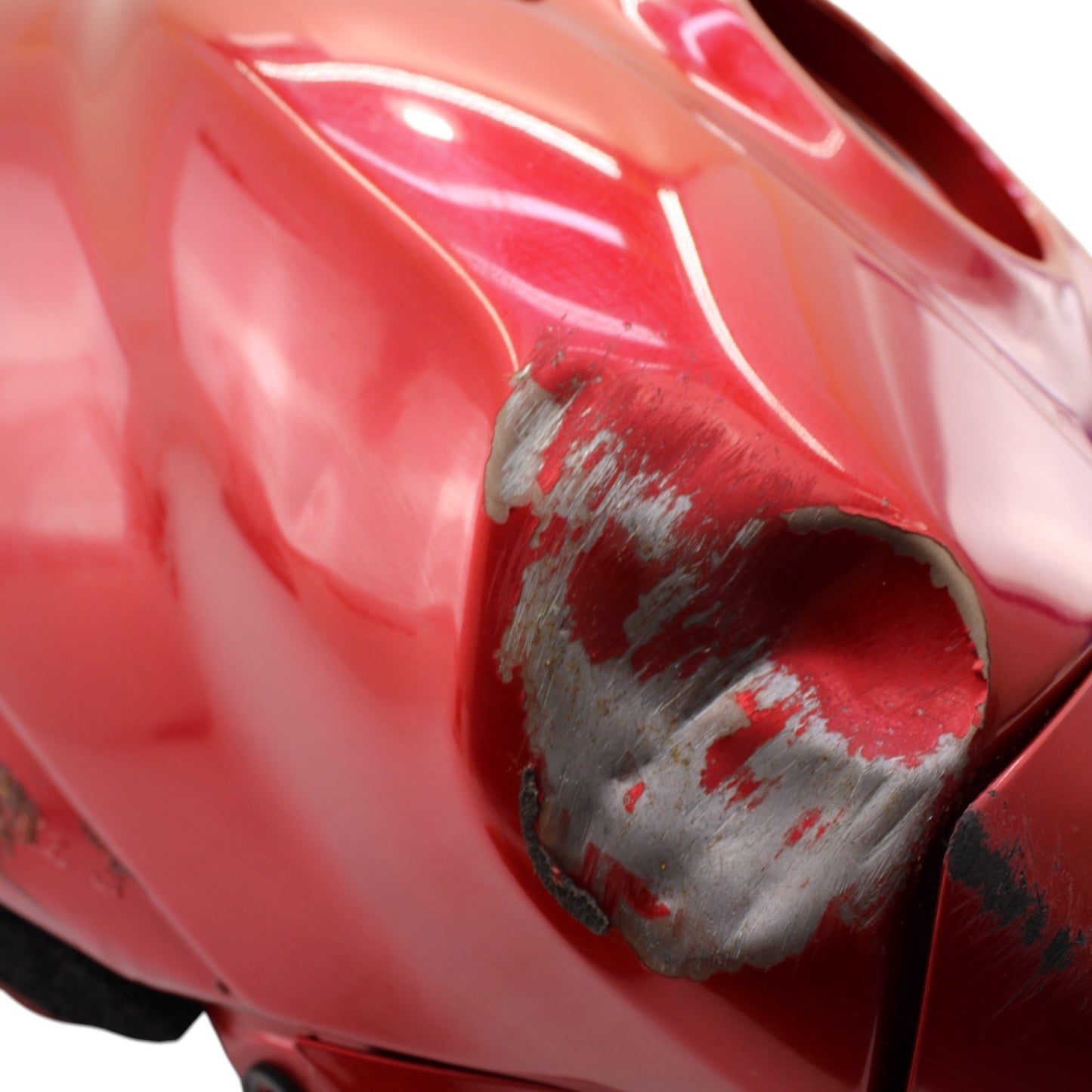 2004 - 2008 YAMAHA YZF R1 FUEL GAS TANK PETROL RESERVOIR RED STOCK *DENTED*