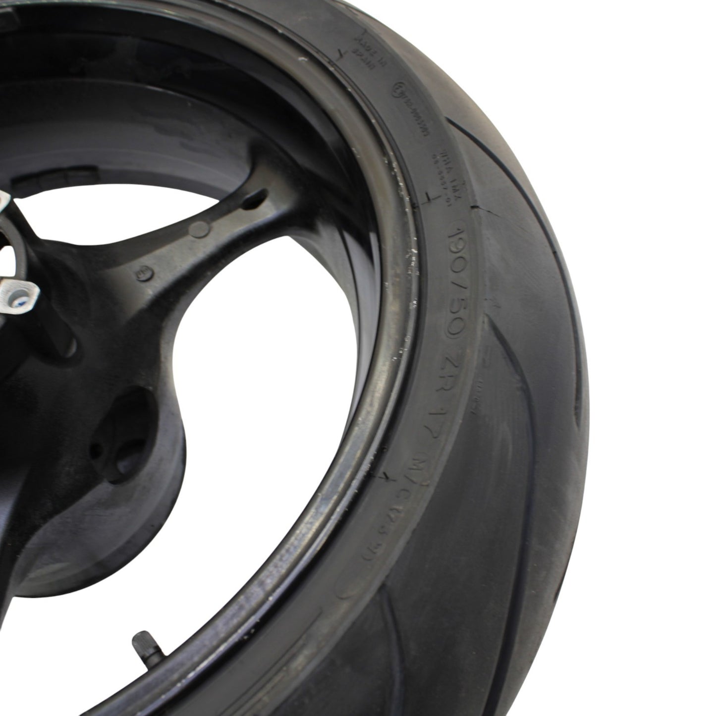 2007 2008 SUZUKI GSXR 1000 REAR WHEEL BACK RIM TIRE RUBBER HUB BLACK STRAIGHT