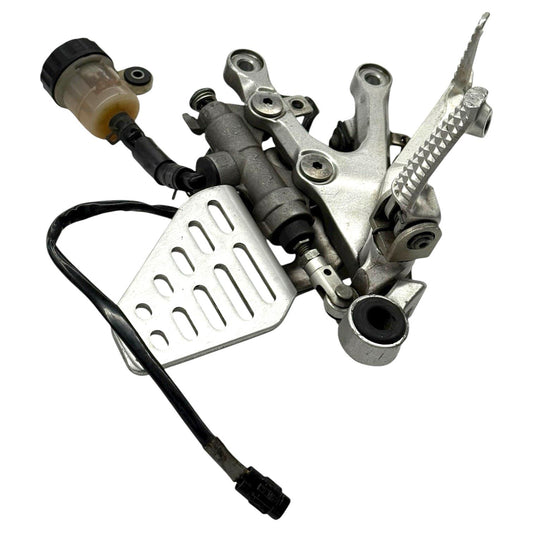 2008 - 2016 YAMAHA YZF R6 RIGHT REARSET BRAKE MASTER CYLINDER BRAKE RESERVOIR