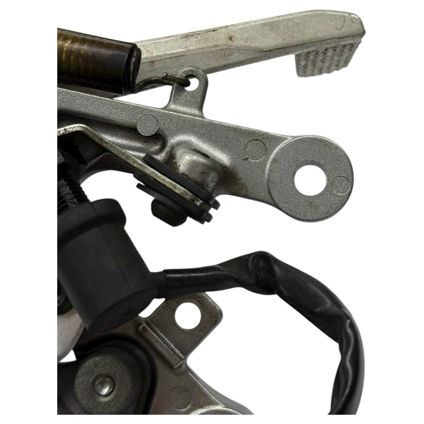 2008 - 2016 YAMAHA YZF R6 RIGHT REARSET BRAKE MASTER CYLINDER BRAKE RESERVOIR