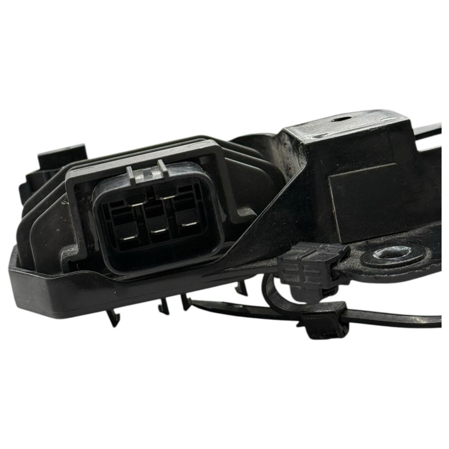 2015 - 2019 YAMAHA YZF R1 RECTIFIER VOLTAGE REGULATOR BRACKET MOUNT ELECTRICAL