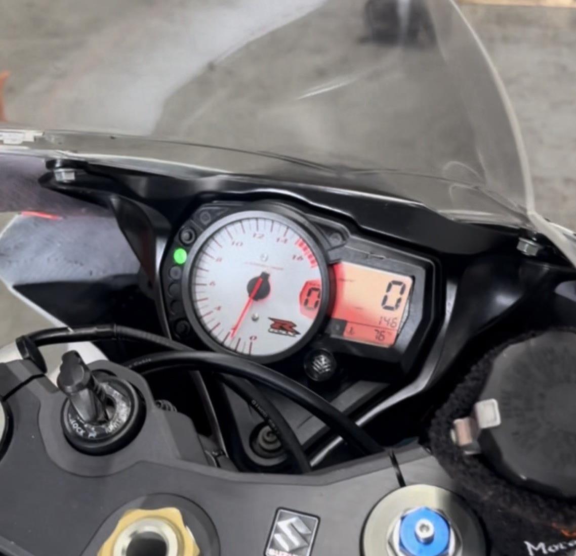 2006 2007 SUZUKI GSXR750 SPEEDOMETER TACHOMETER GAUGE CLUSTER TACHO *146 MILES*