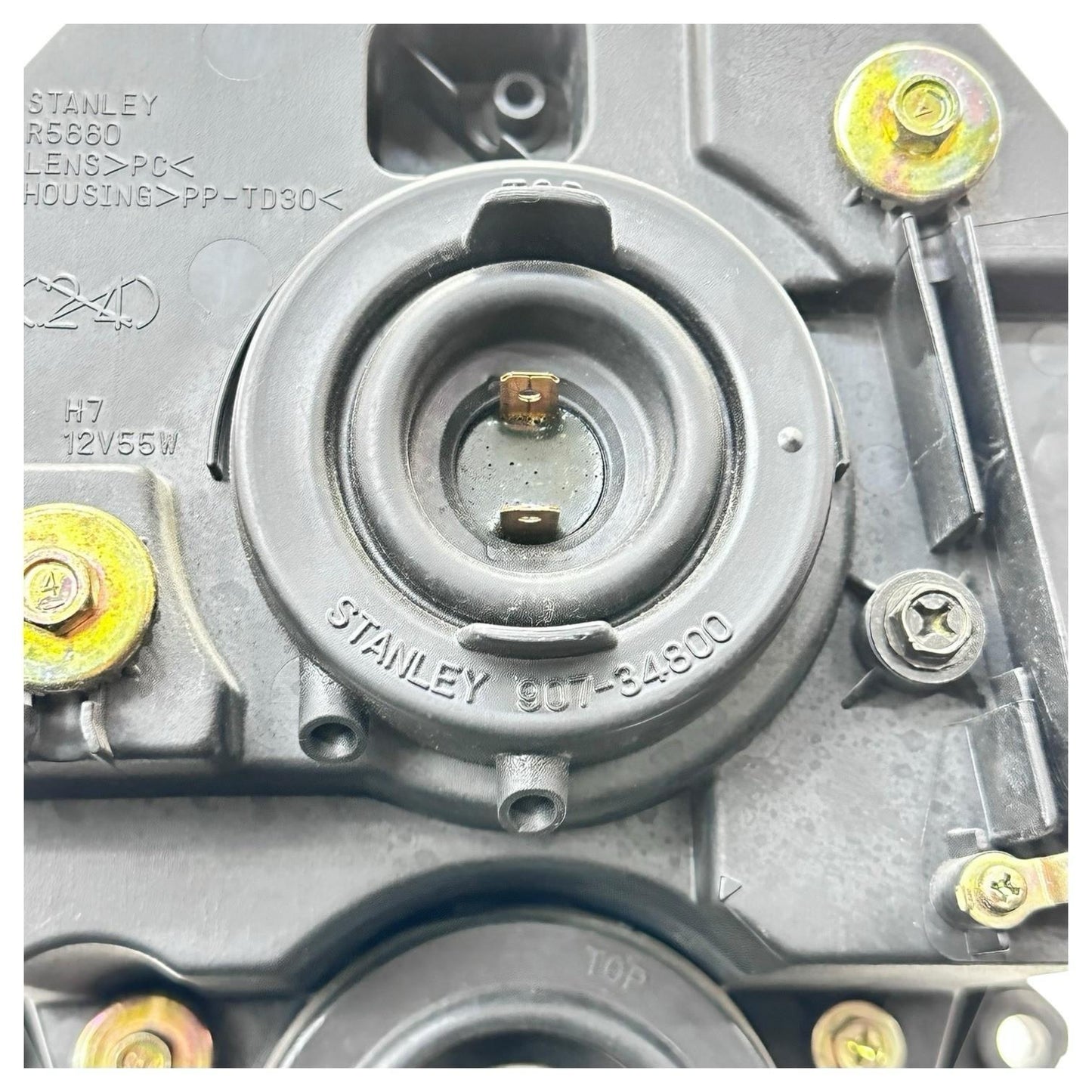 1999 - 2007 SUZUKI HAYABUSA FRONT HEADLIGHT LAMP LENS HOUSING UNIT STOCK OEM