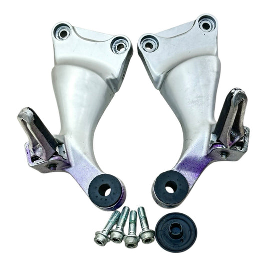 1999 - 2007 SUZUKI HAYABUSA REAR PASSENGER PEGS BACK FOOT REST SET *STAINED*