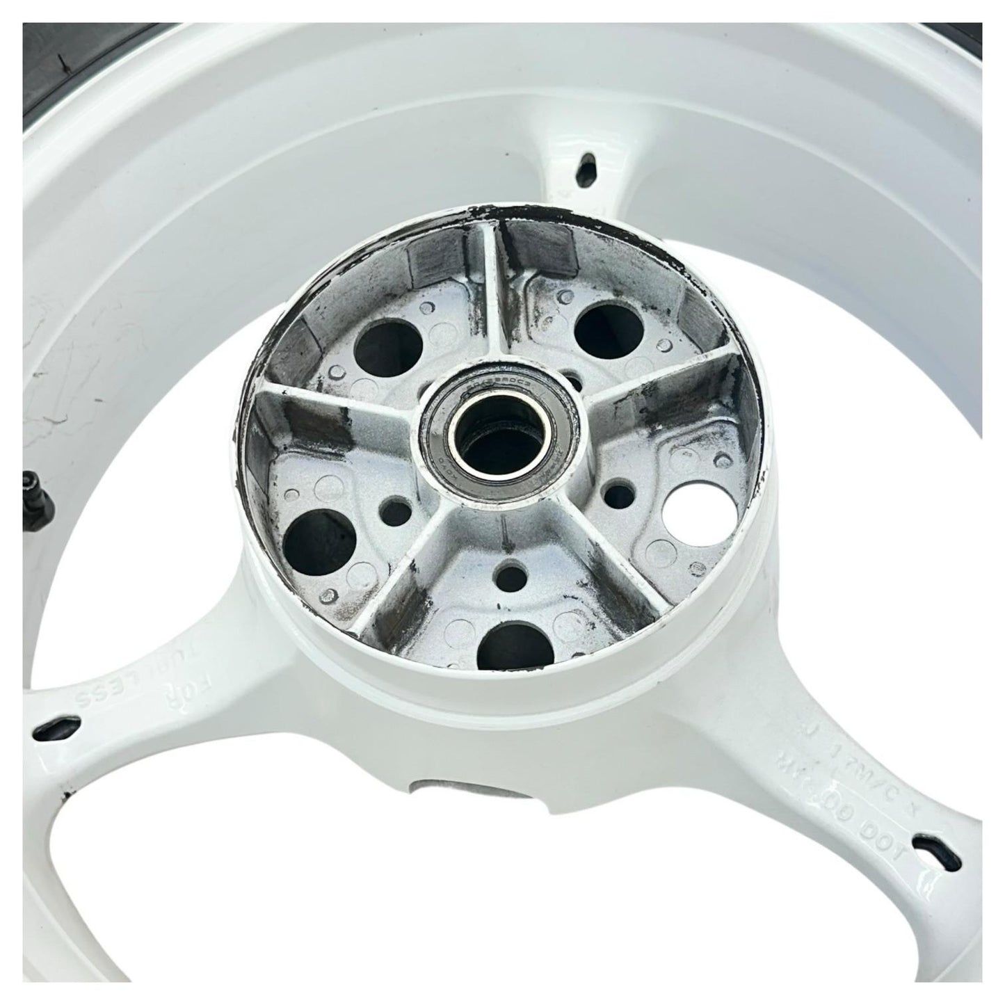 2007 2008 SUZUKI GSXR 1000 REAR WHEEL BACK RIM TIRE RUBBER HUB WHITE STOCK OEM