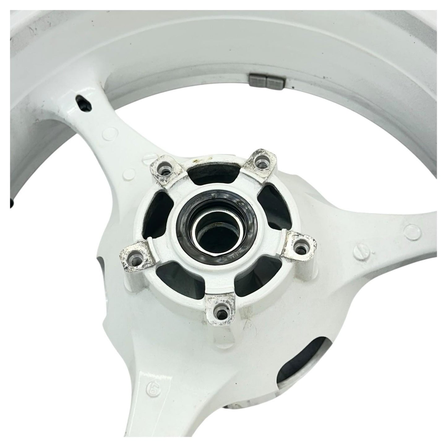 2007 2008 SUZUKI GSXR 1000 REAR WHEEL BACK RIM TIRE RUBBER HUB WHITE STOCK OEM